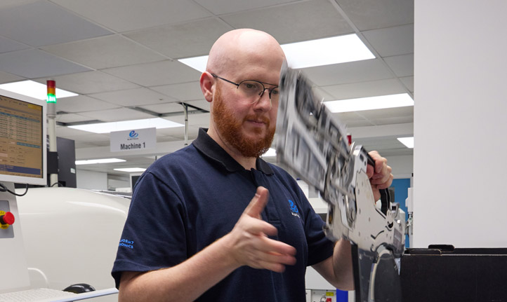 Changing a cassette on a Hanwha SM482PLUS surface mount machine