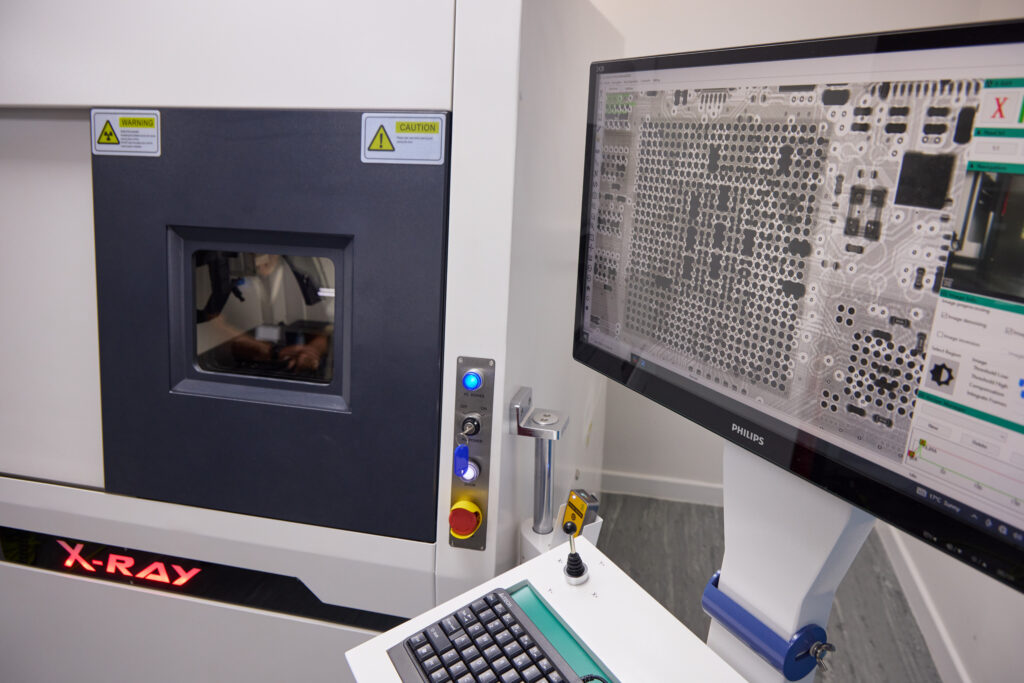Unicomp AX8200max X-ray machine in action